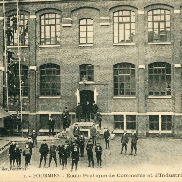 Cour intérieure de l’Ecole Pratique de Commerce et d’Industrie