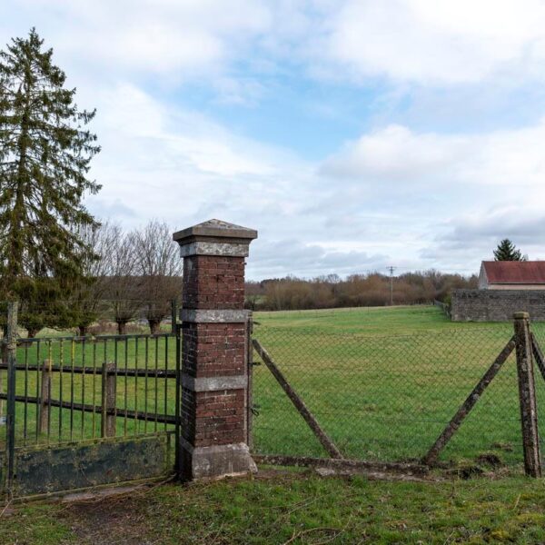 Vestiges de l&rsquo;entrée de la verrerie Dubois