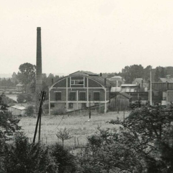 La verrerie Dubois et sa cheminée